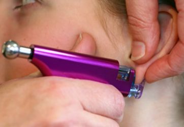 Instore-Services-ear-piercing