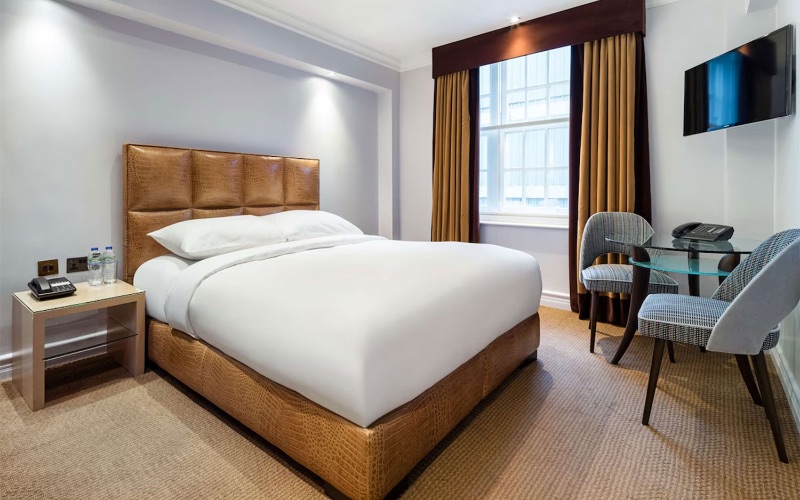 Where To Stay In London | Oxford Street
